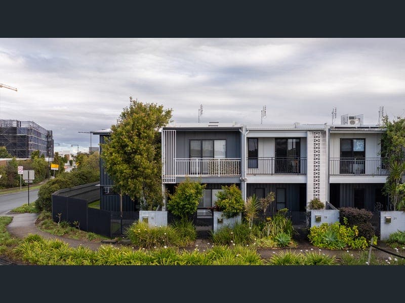 17 Baringa Drive — photo 1 of 5