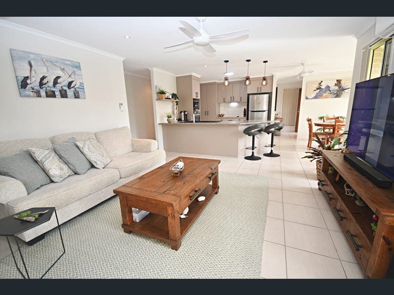 8 Ladbroke Crescent, Urangan — photo 1 of 5