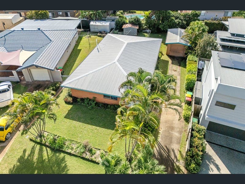 37 Catamaran Street, Manly West — photo 1 of 5