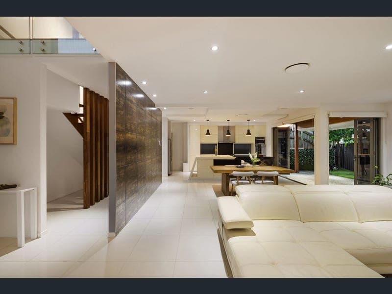 50 Alison Road, Carrara — photo 1 of 5