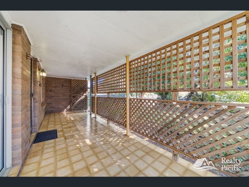 69 Thorne Rd, Birkdale — photo 1 of 5