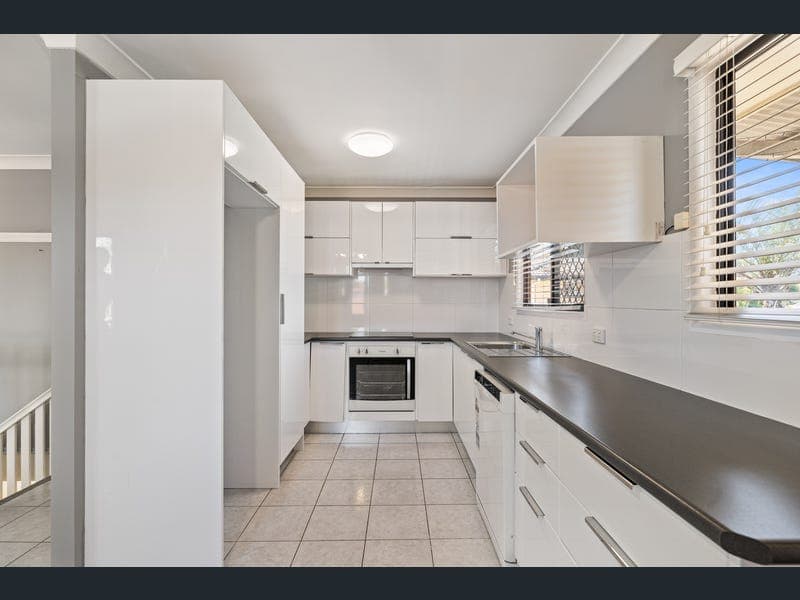 1/351 Old Cleveland Road East, Birkdale — photo 1 of 5