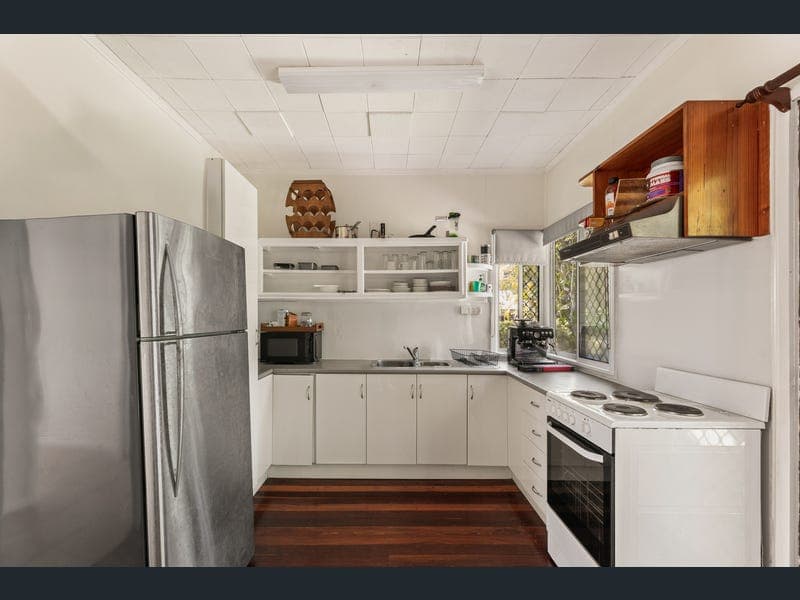 42 Palm Avenue, Holland Park West — photo 1 of 5
