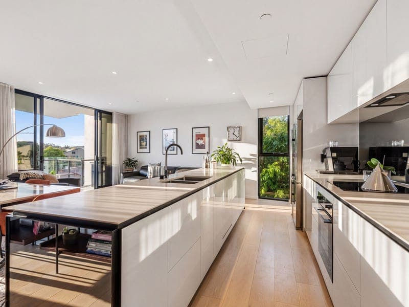 2209/1328 Gold Coast Highway, Palm Beach — photo 1 of 5