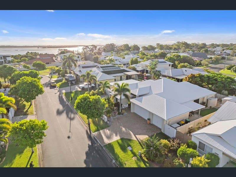 82 Kakadu Circuit, Banksia Beach — photo 1 of 5