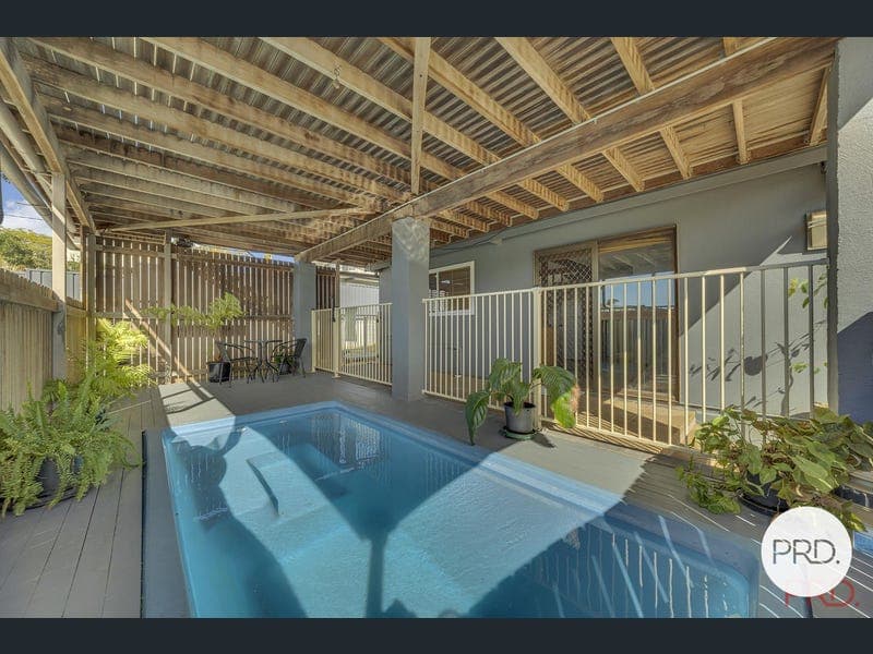 5 Sayre Crescent, Boyne Island — photo 1 of 5