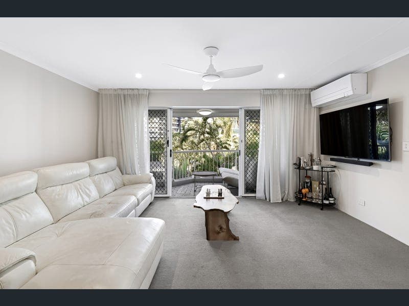 40/1 Cronin Avenue, Main Beach — photo 1 of 5