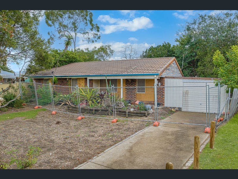 10 Coora Court, Hillcrest — photo 1 of 2