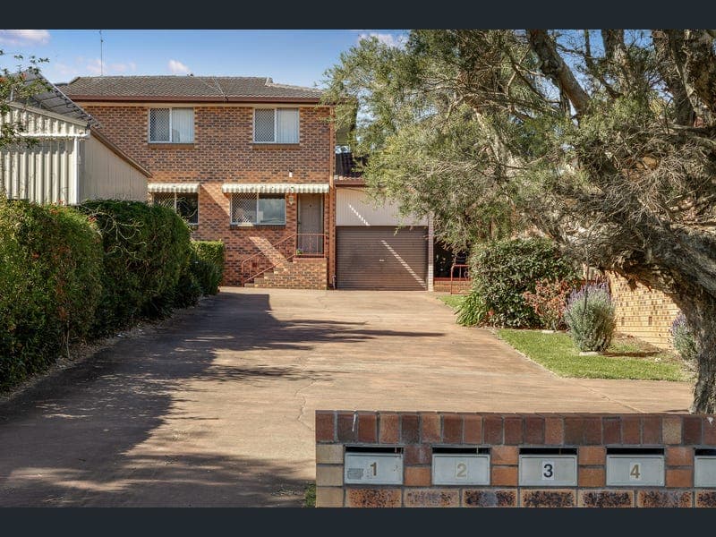 4/8 John Street, East Toowoomba — photo 1 of 5