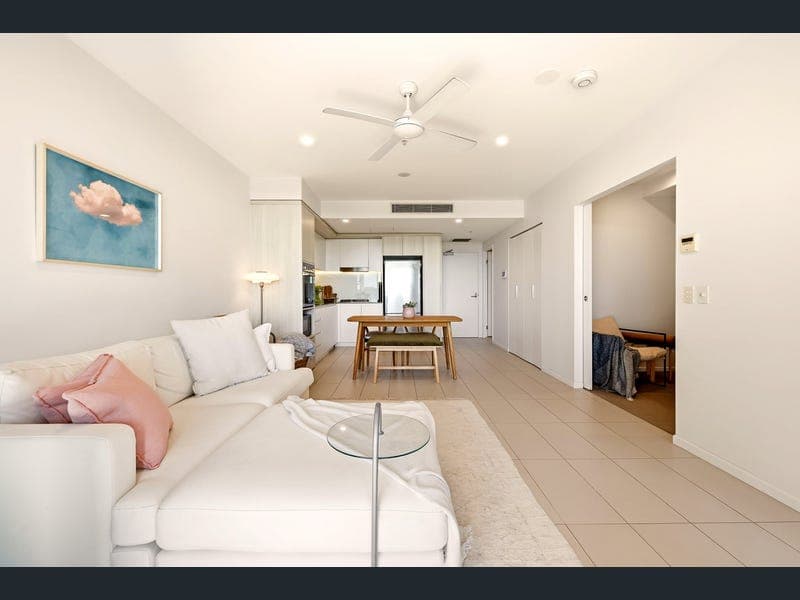 1076/123 Cavendish Road, Coorparoo — photo 1 of 5