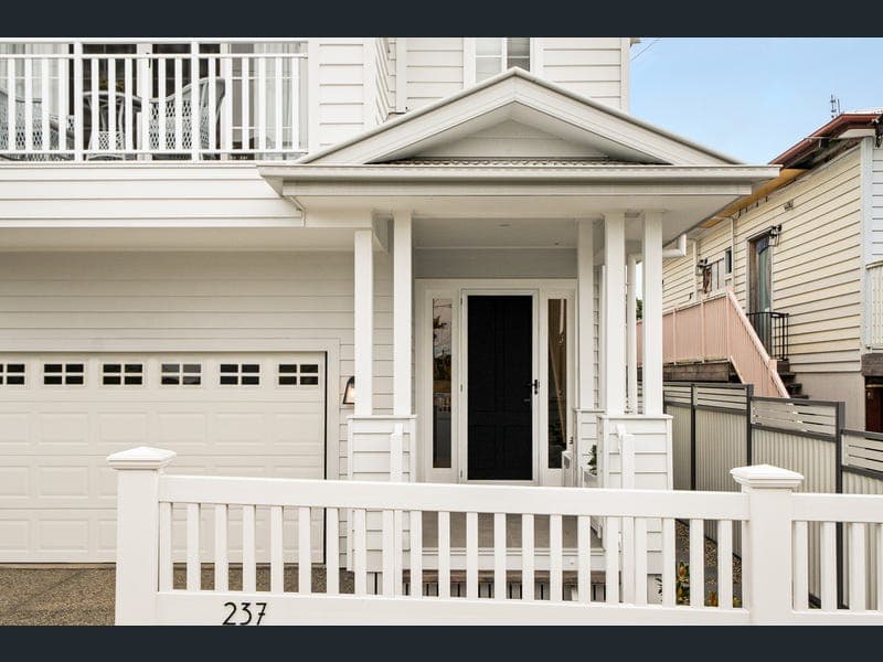 237 Oxley Avenue, Margate — photo 1 of 5