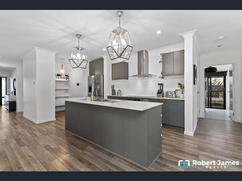 18 Spinnaker Street, Tewantin — photo 1 of 5