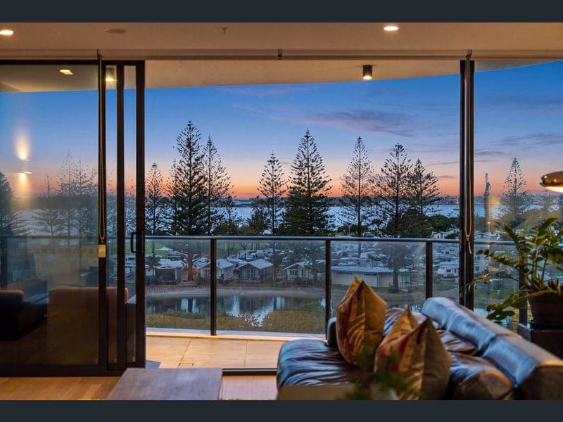 607/180 Marine Parade, Labrador — photo 1 of 5