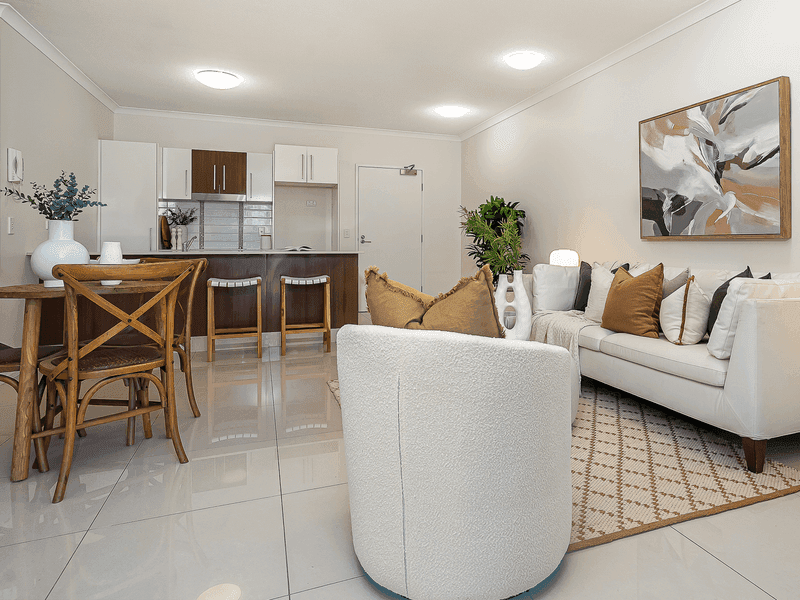 35/171 Scarborough Street, Southport — photo 1 of 5