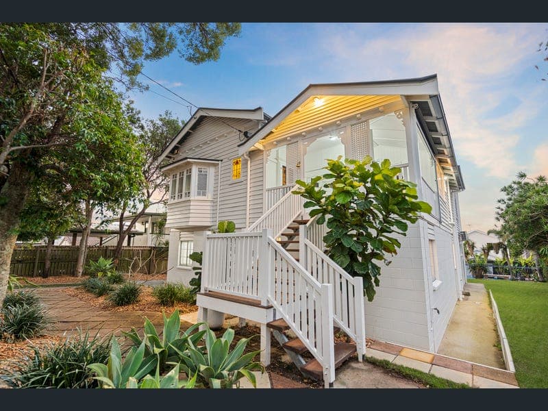 37 Fisher Street, Manly — photo 1 of 5