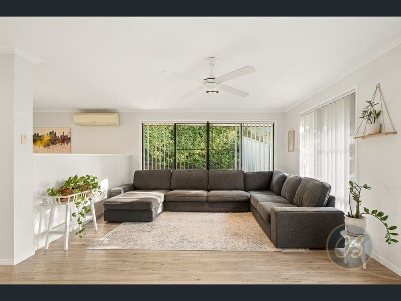 38 Larwood Place, Ferny Hills — photo 1 of 5