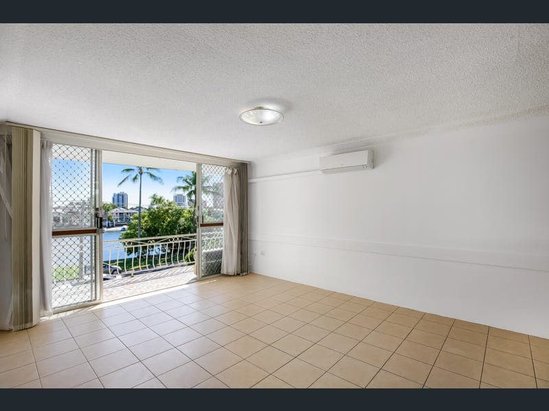 11/11 Watson Esplanade, Surfers Paradise — photo 1 of 5