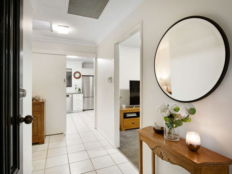 5 Karingal Street, Kenmore — photo 1 of 5