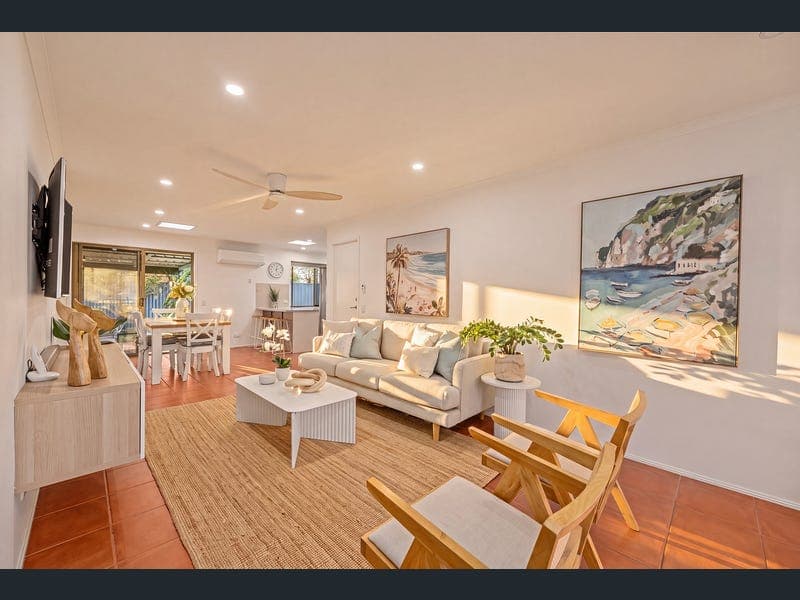 27 Kalmia Court, Elanora — photo 1 of 5