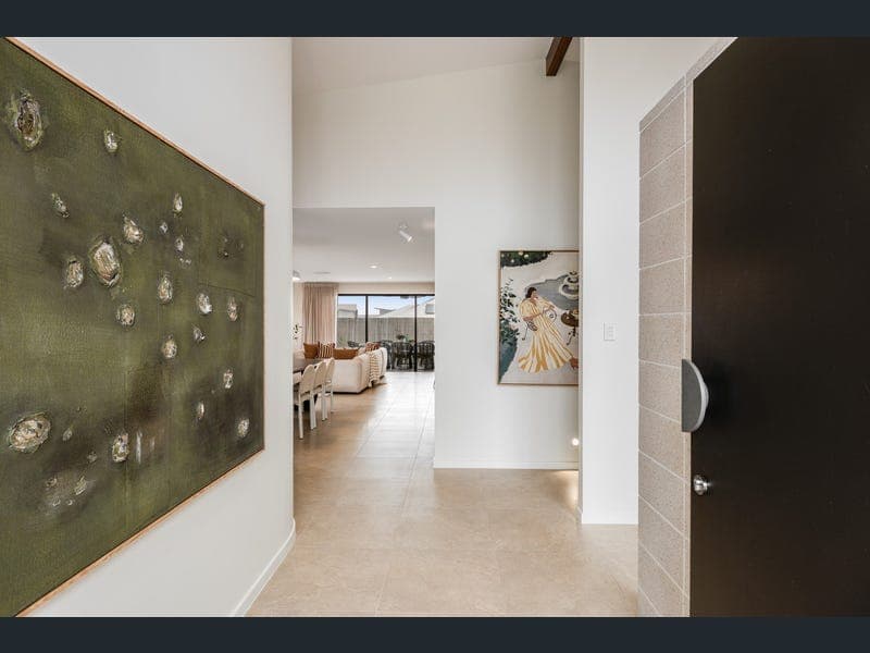 14 Willoughby Crescent, Kearneys Spring — photo 1 of 5