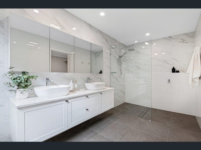 4 Inverness Street, Upper Kedron — photo 1 of 5