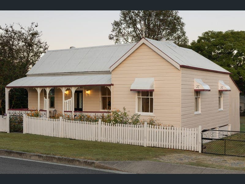 4 Lion Street, Ipswich — photo 1 of 5
