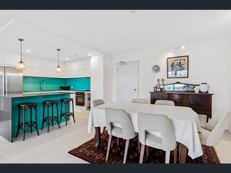 11/54 Hooker Boulevard, Mermaid Waters — photo 1 of 5