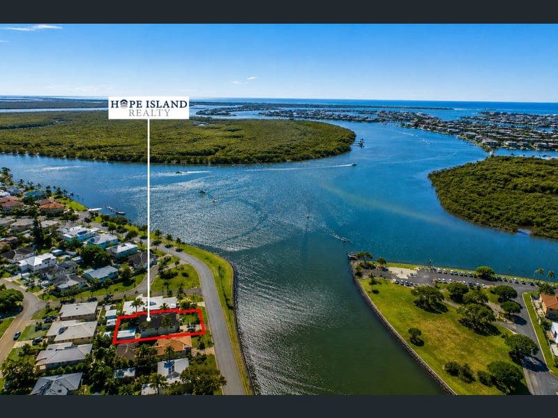 14 Pool Street, Hope Island — photo 1 of 5