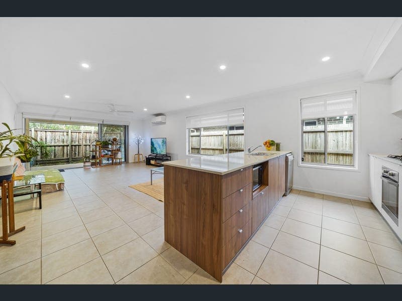 46 Chambers Ridge Boulevard, Park Ridge — photo 1 of 5