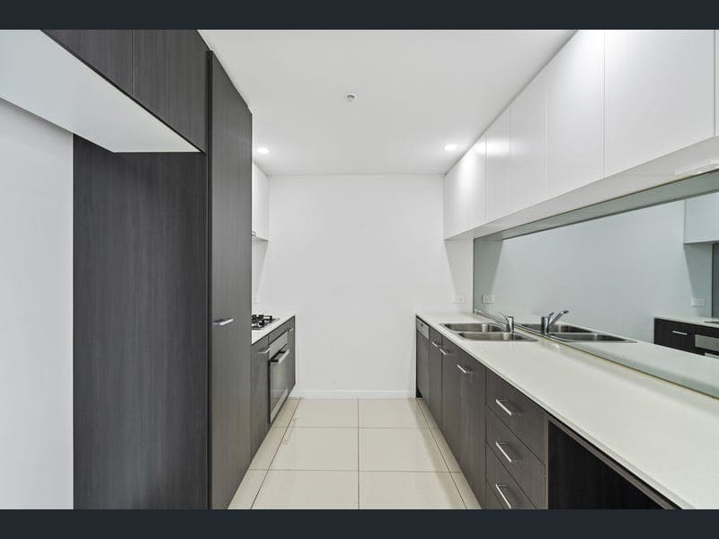 4211/25-31 East Quay Drive, Biggera Waters — photo 1 of 5