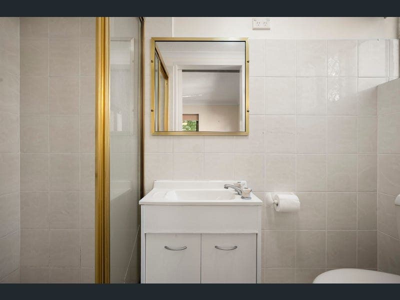 2/37 Victoria Street, Clayfield — photo 1 of 5
