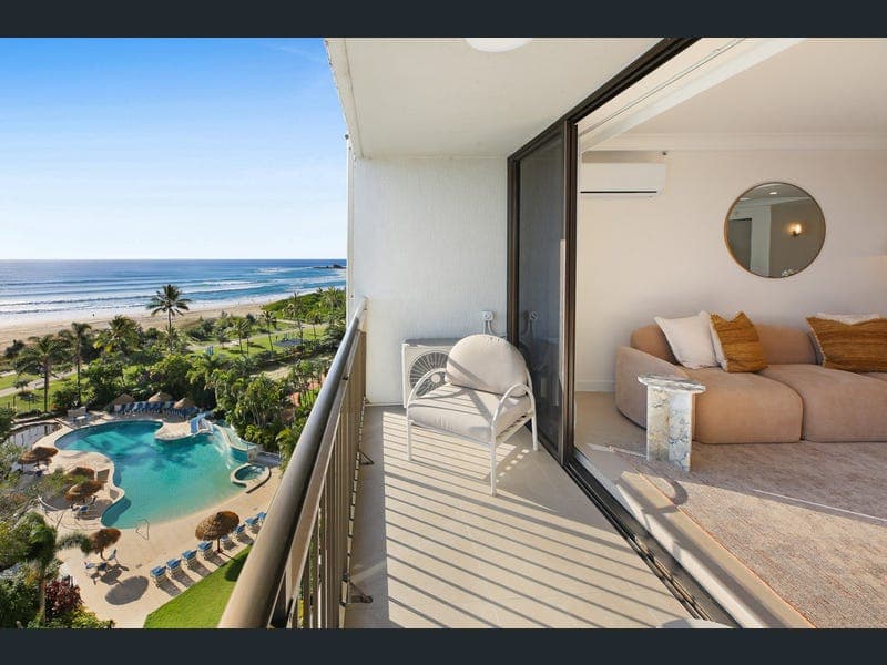 7D/973 Gold Coast Highway, Palm Beach — photo 1 of 5