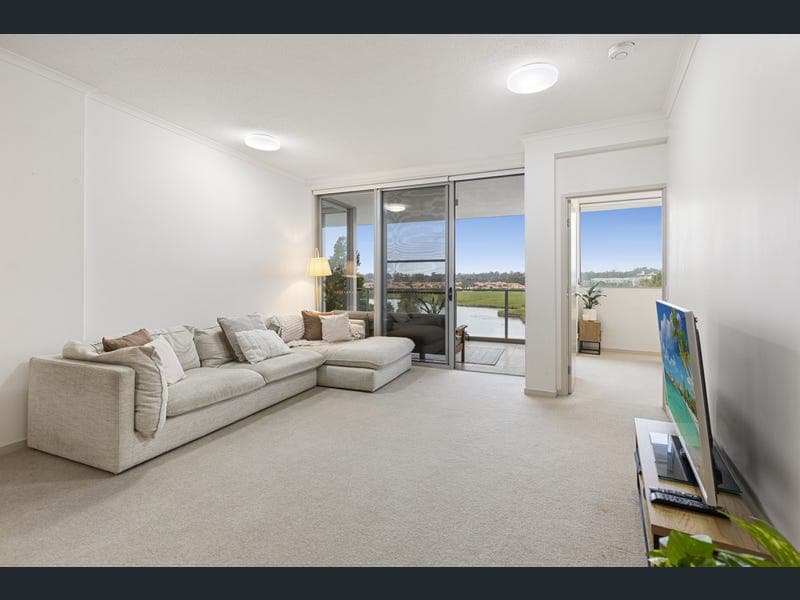 221/129 Laver Drive, Robina — photo 1 of 5