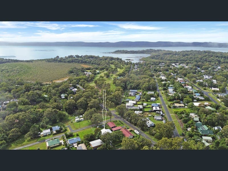 104 High Central Road, Macleay Island — photo 1 of 5