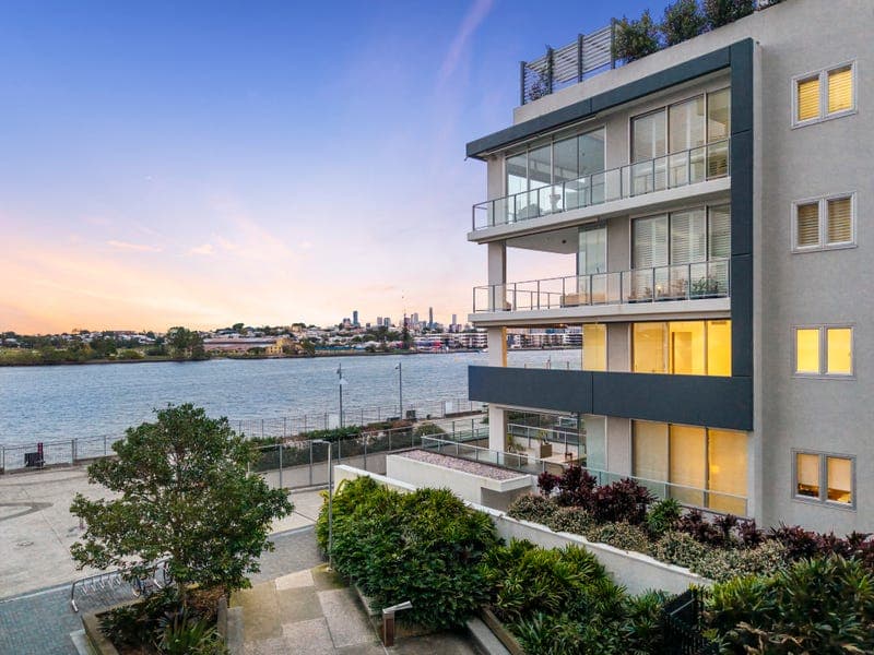 140/37 Harbour Road, Hamilton — photo 1 of 5