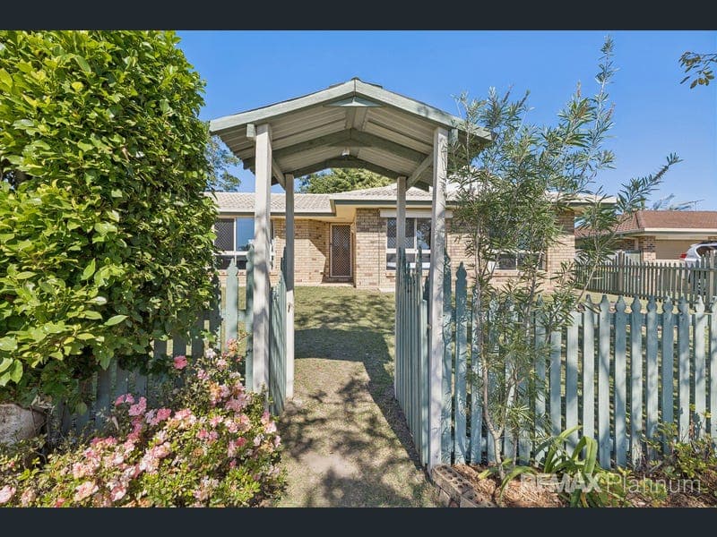 16 Gordonia Court, Morayfield — photo 1 of 5