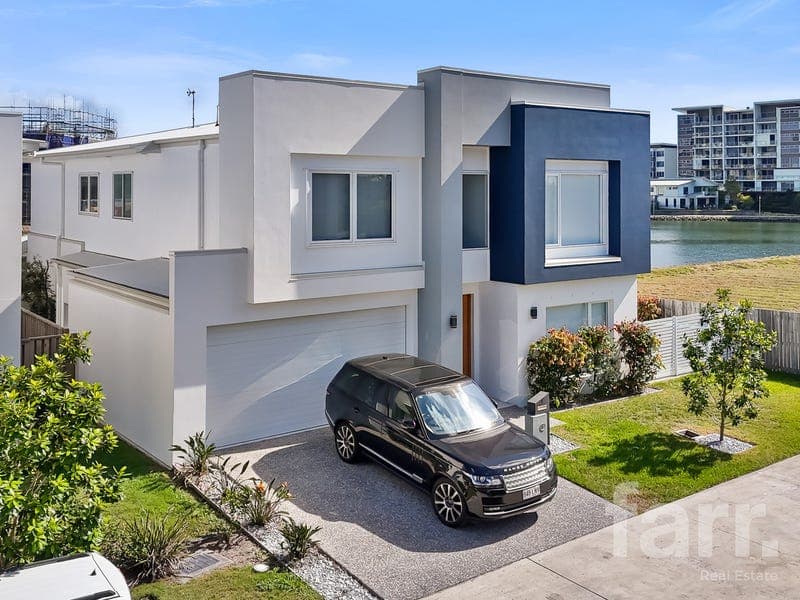 1 Lyra Avenue, Hope Island — photo 1 of 5