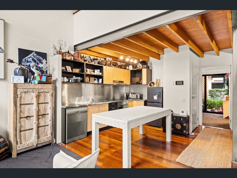 111/139 Commercial Road, Teneriffe — photo 1 of 5