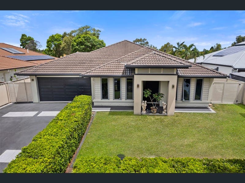 27 Dunebean Drive, Banksia Beach — photo 1 of 5