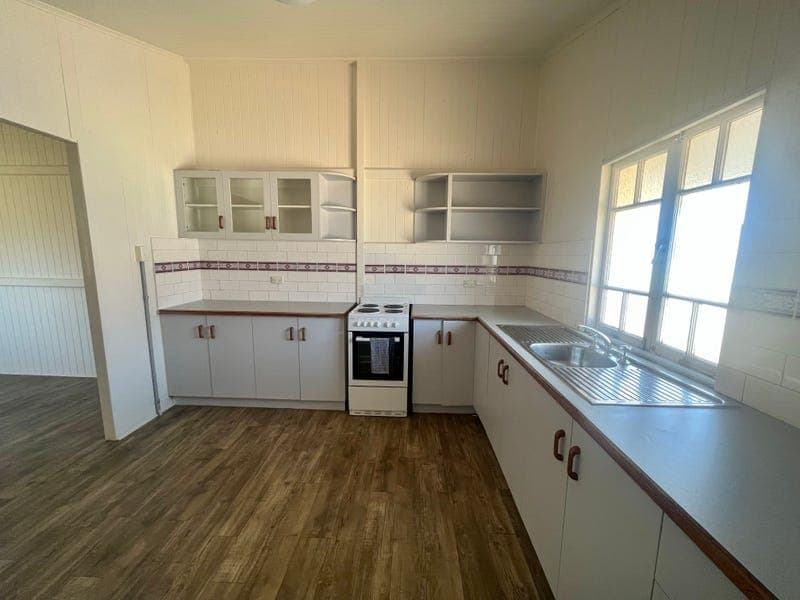 40 Roseberry Street, Gladstone Central — photo 1 of 5