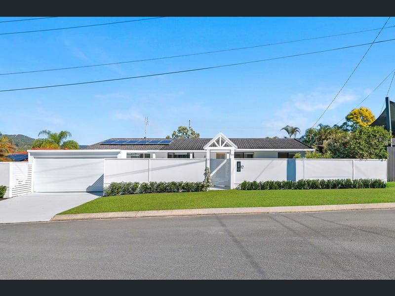 12 Kiowa Drive, Mudgeeraba — photo 1 of 5