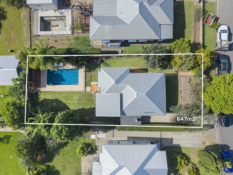 80 Sapphire Street, Holland Park — photo 1 of 5