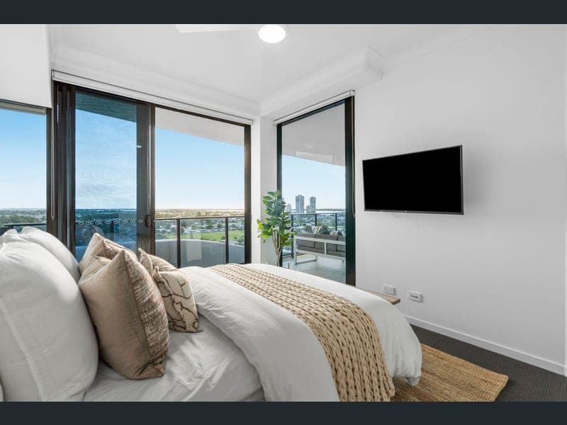 11202/5 Harbour Side Court, Biggera Waters — photo 1 of 5