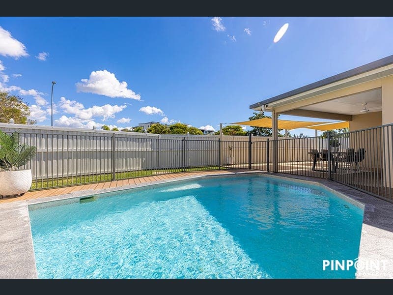 25 Mod Crescent, Beaconsfield — photo 1 of 5