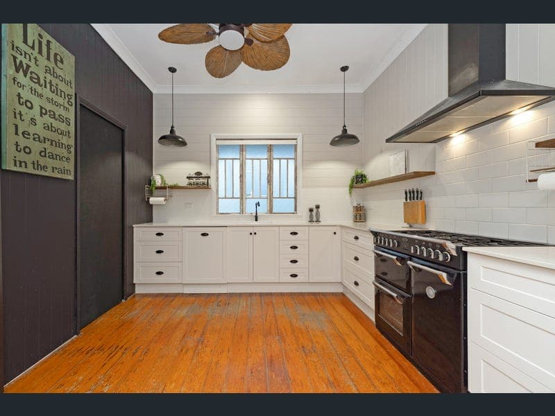 36 Gladstone Street, Pimlico — photo 1 of 5