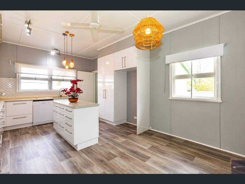 6 Nielsen Street, Norville — photo 1 of 5