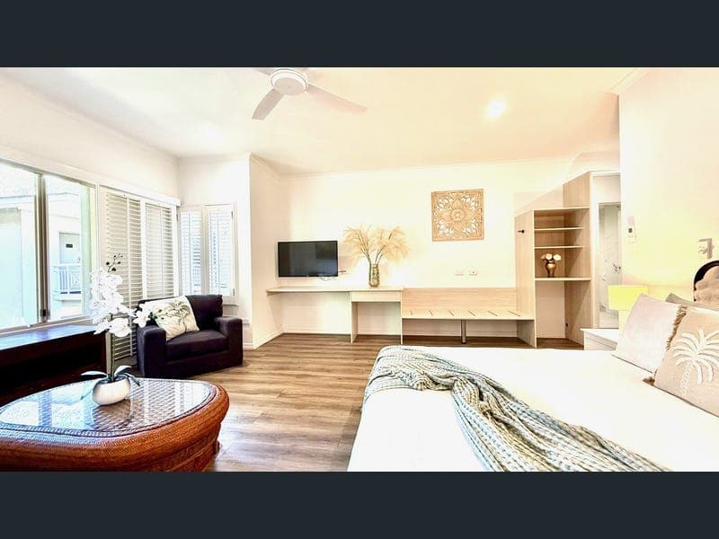 B304/316 Port Douglas Rd — photo 1 of 5