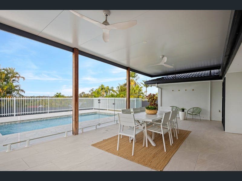 11 Ridgevale Drive, Helensvale — photo 1 of 5