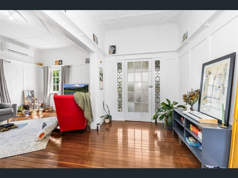 3 Walter Avenue, East Brisbane — photo 1 of 5