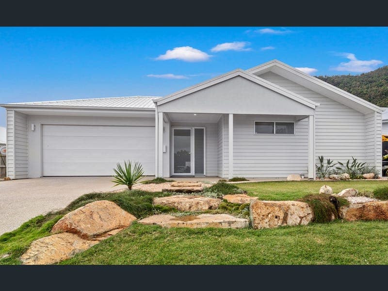 19 Springfield Circuit, Cannonvale — photo 1 of 5